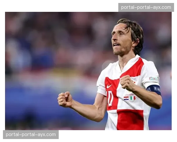 38岁的莫德里奇在比赛第80分钟完成一次长达60米的拦截回追 38岁的莫德里奇在比赛第80分钟完成一次长达60米的拦截回追